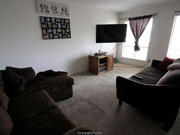 4th image of 2807 Wildflower Dr APT 5