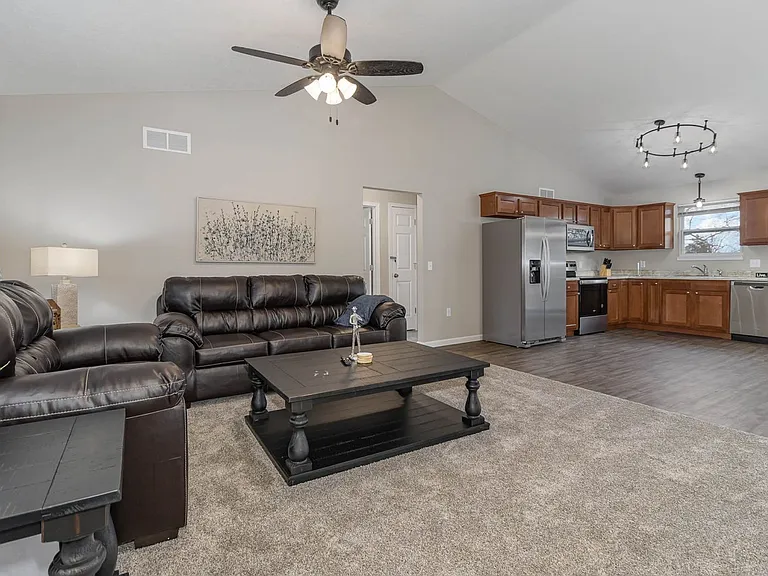12 E Persimmon Dr — Photo 2