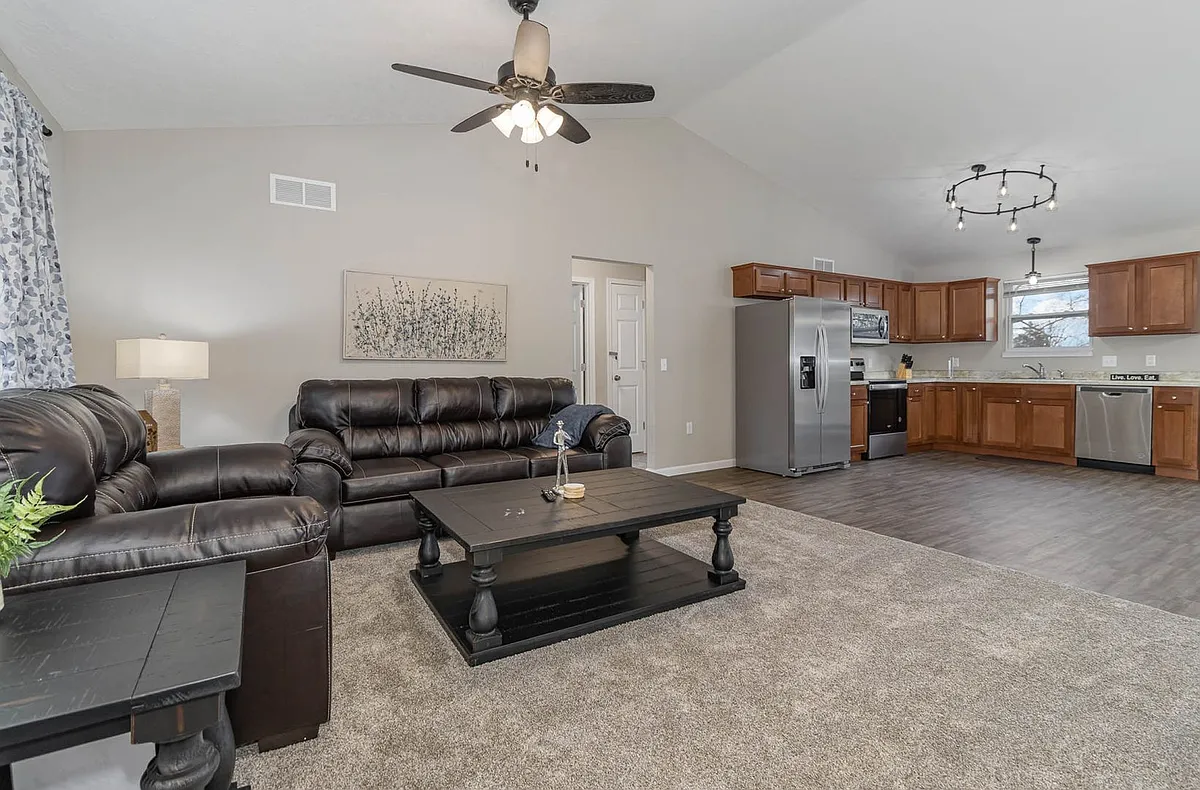 Building Photo - 12 E Persimmon Dr
