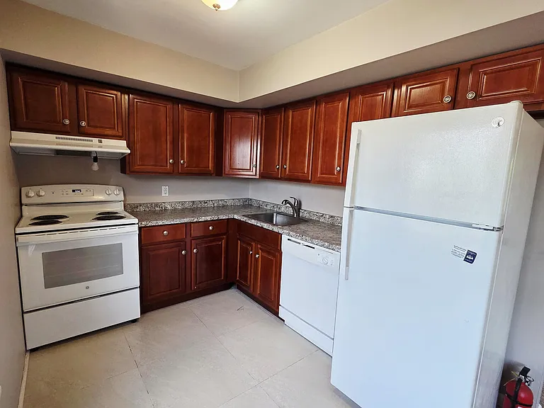 195 3rd Ave #2B — Photo 3