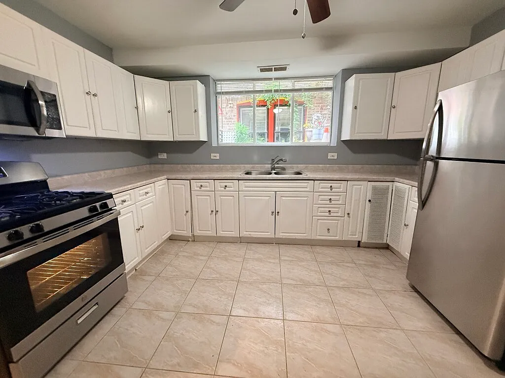 3 bed, 800 sqft, $2,095 — Photo 4