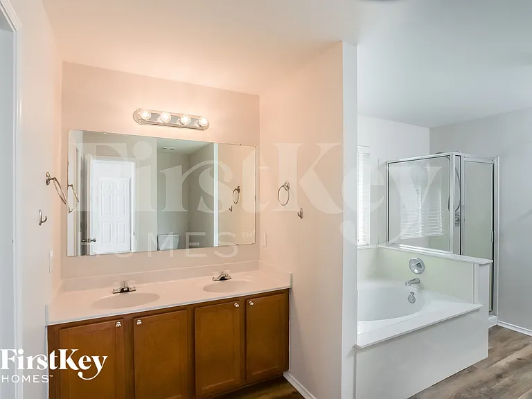 8503 Silver Willow — Photo 9