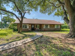 300 Redbird Street, Highland Haven, TX 78654