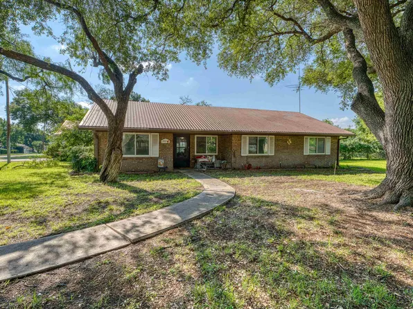 300 Redbird Street, Highland Haven, TX 78654