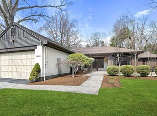 2 Lantern Ln, Lexington, MA 02421