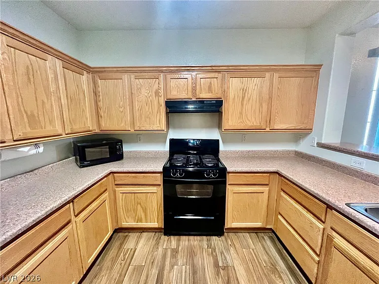 1324 Sun Village Ave — Photo 12