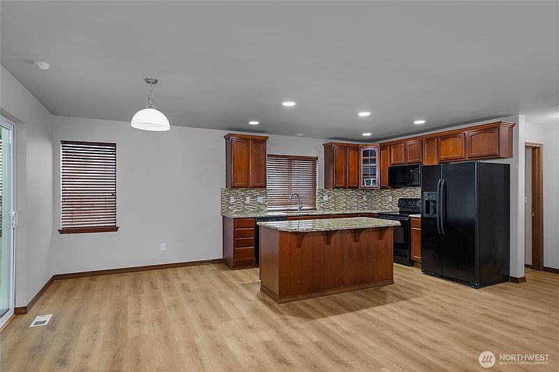 4th image of 8512 205th Street Ct E