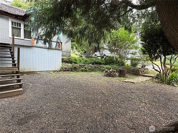 2nd image of 2833 Wishkah Road