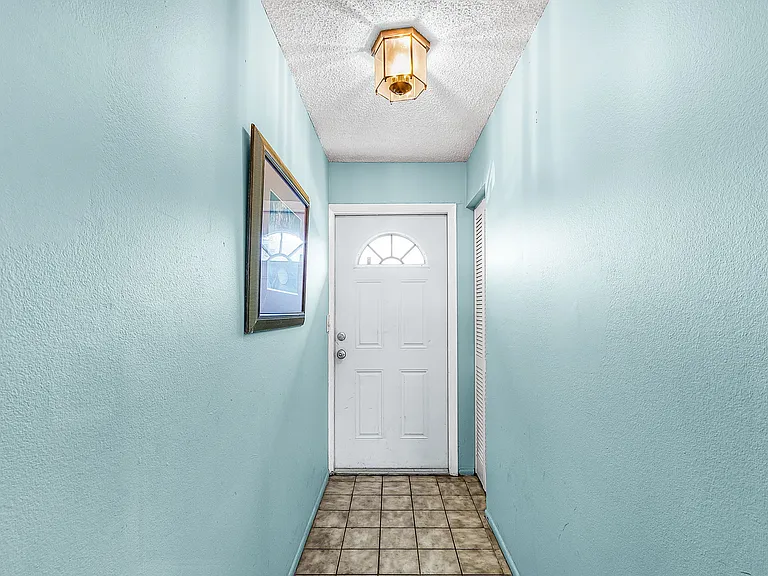 152 SW 47th Ter #5 — Photo 15
