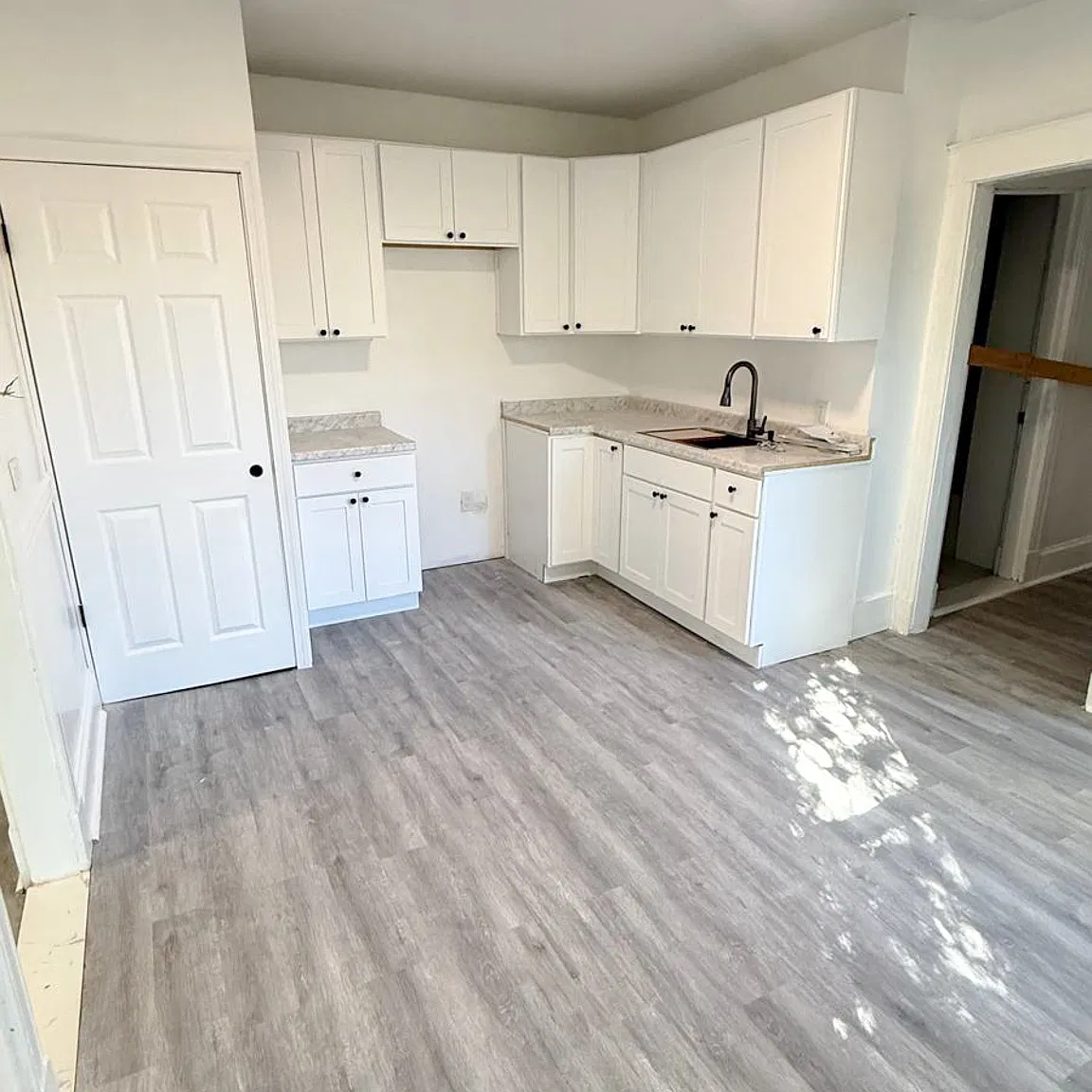 2 bed, 1000 sqft, $1,500 — Photo 2