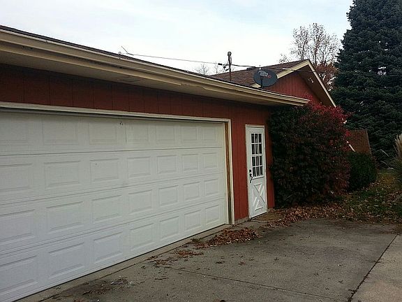 Attached Garage