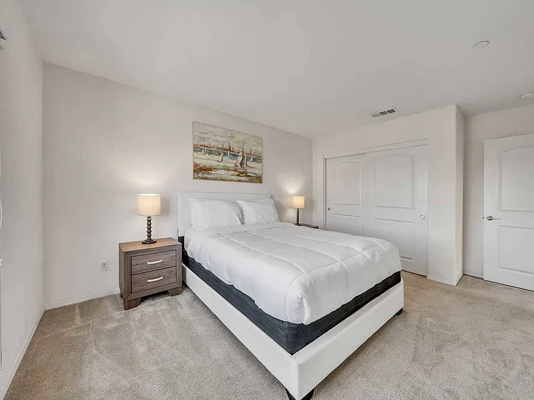 630 W Woodcrest St — Photo 36