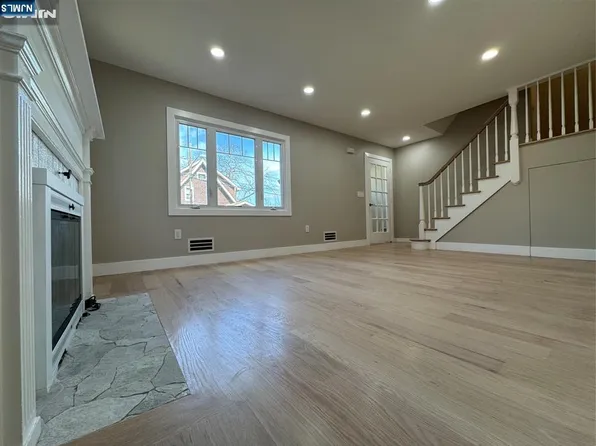 8 Dohrman Ave, Teaneck, NJ 07666