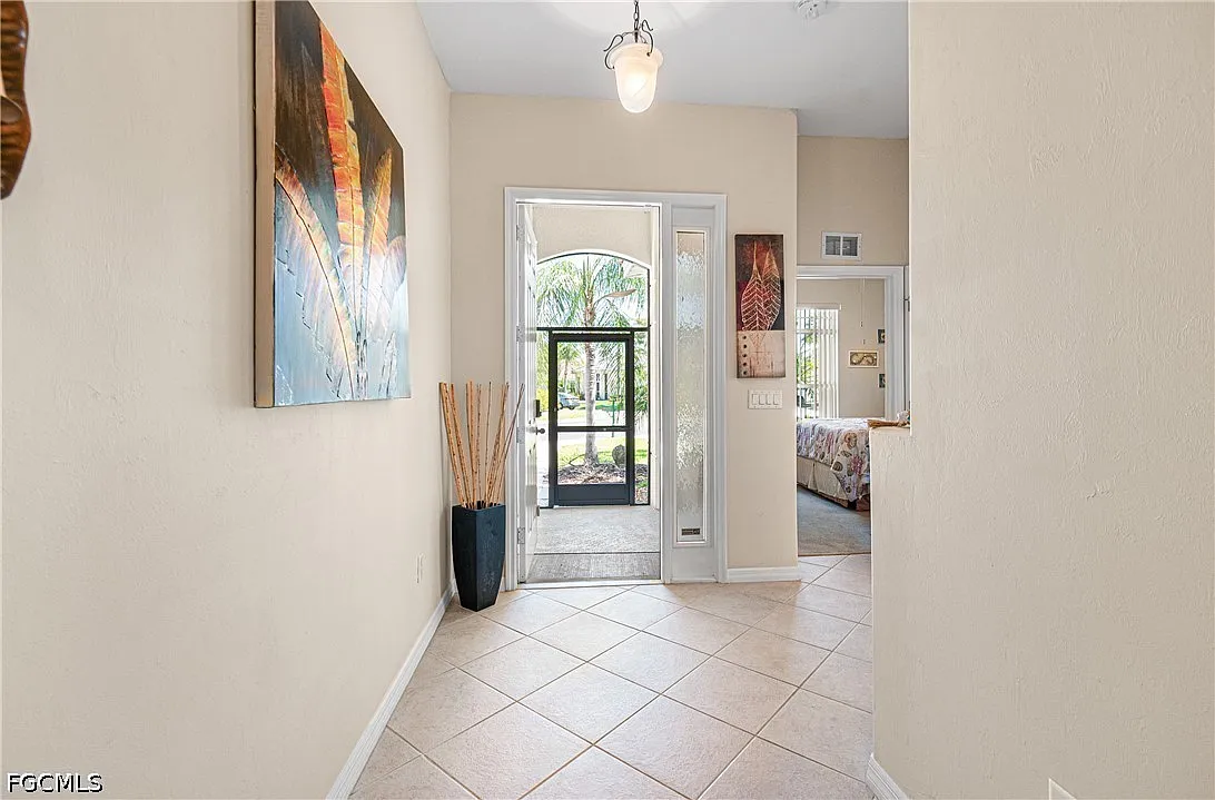 2 bed, 2.0 bath, 1836 sqft, $2,500 — Photo 2