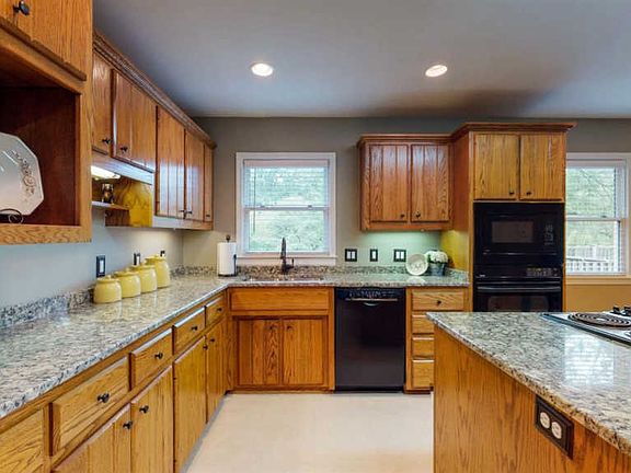 4th image of 1672 Donelwal Dr