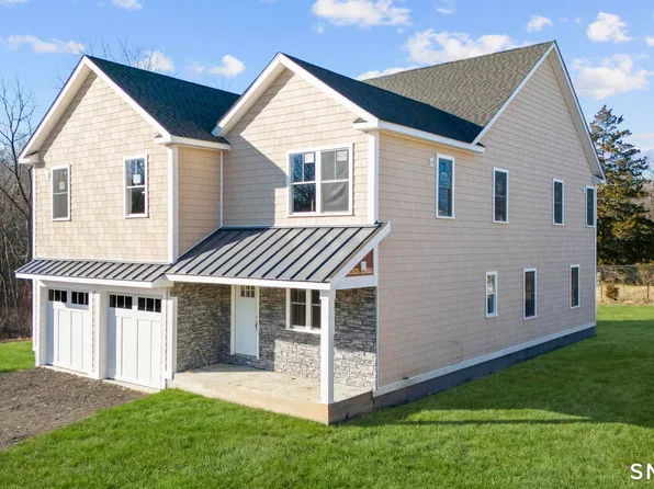 154A Long Meadow Hill Road, Brookfield, CT 06804