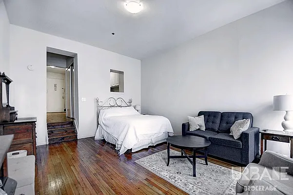 Rented by Urbane Brokerage | media 10