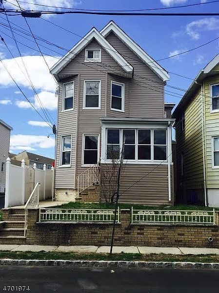 1st image of 31 La France Ave