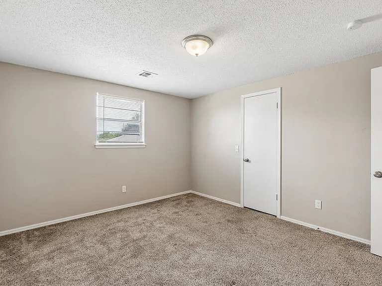 5825 NW 72nd St — Photo 33