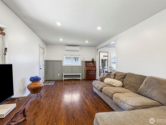5th image of 561 18th Avenue