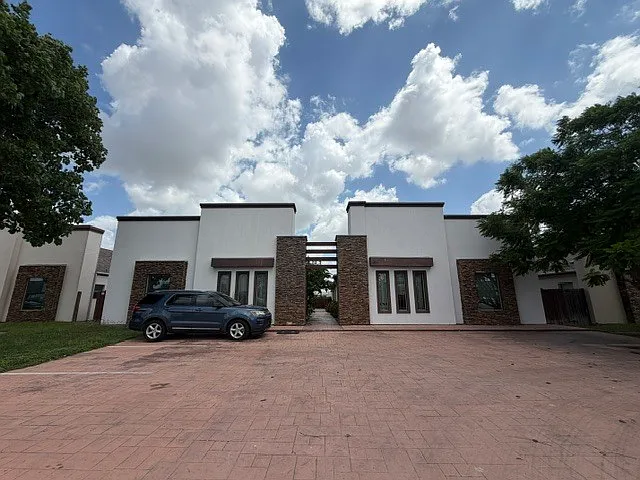 211 Fig Dr #1