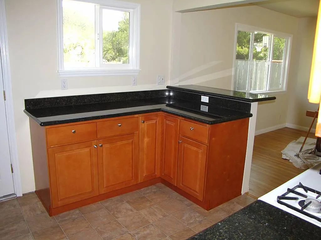 3 bed, 1040 sqft, $4,600 — Photo 2