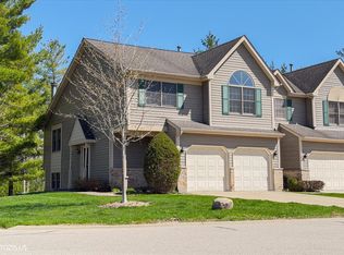 102 River Bluff Ct, Carpentersville, IL 60110