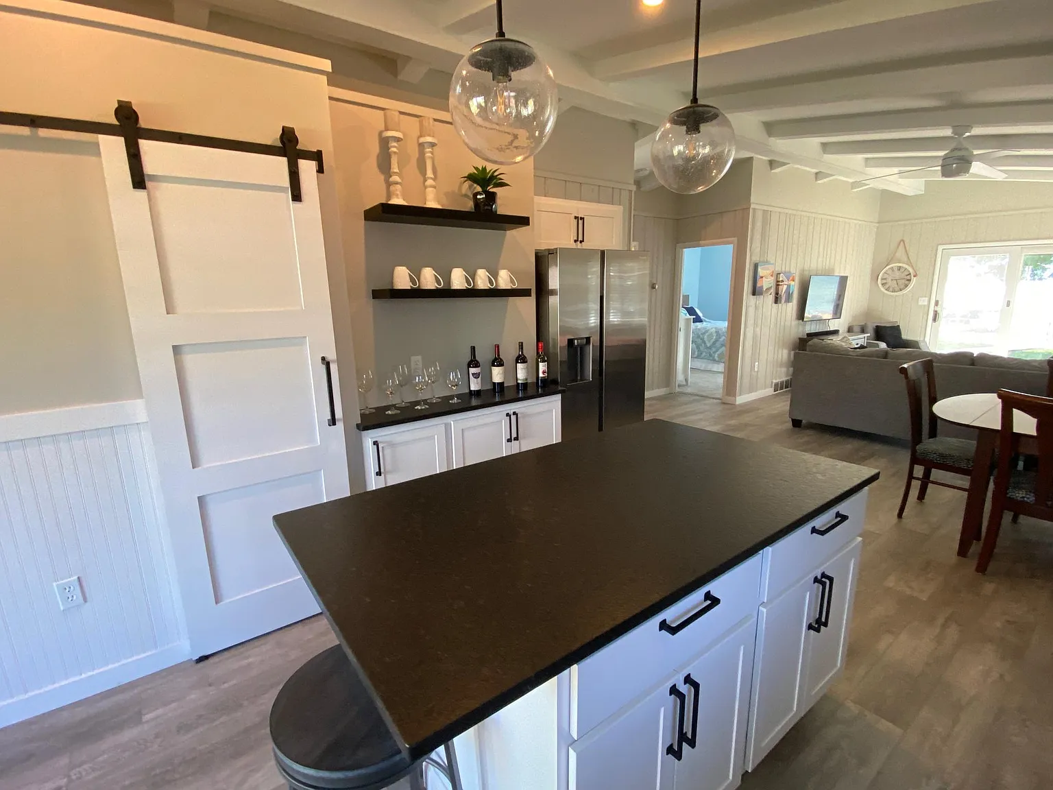 2 bed, 1200 sqft, $2,100 — Photo 3