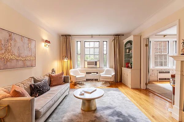 Living room, photo 2