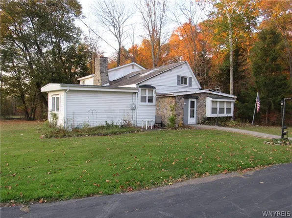6595 Valley View Ln, Boston, NY 14025
