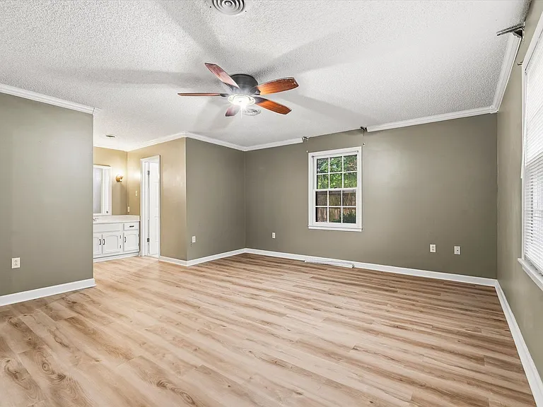 1610 Hillcrest Dr — Photo 18