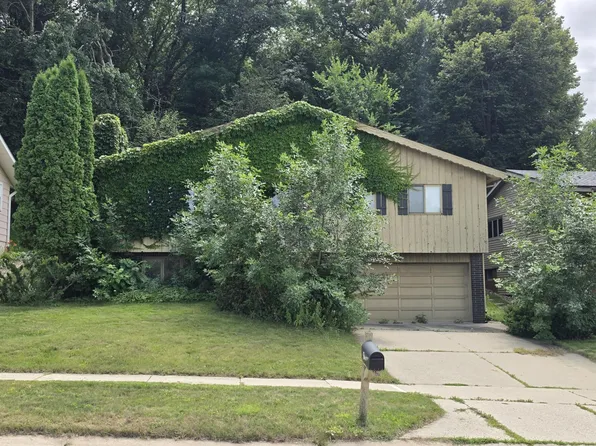 528 19th St NW, Rochester, MN 55901