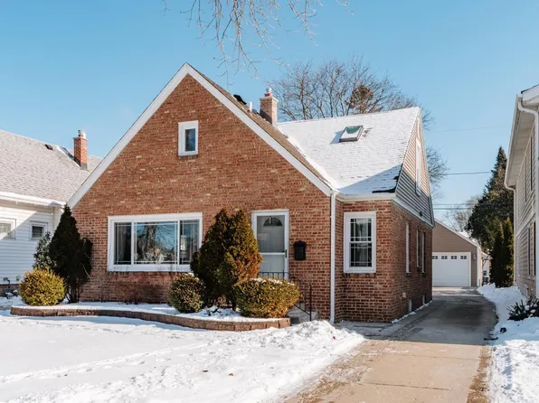 4864 N Hollywood AVENUE, Whitefish Bay, WI 53217