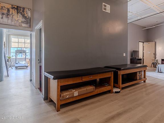 4th image of 815 W Market St Unit 807