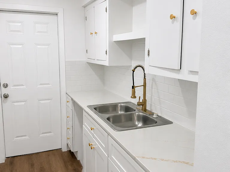 2708 Oakcliff St #3 — Photo 7