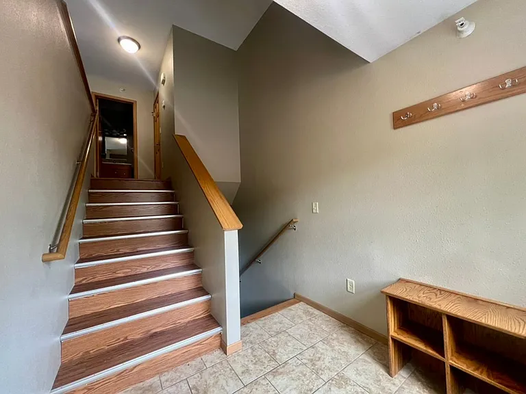 202 James Ave — Photo 9
