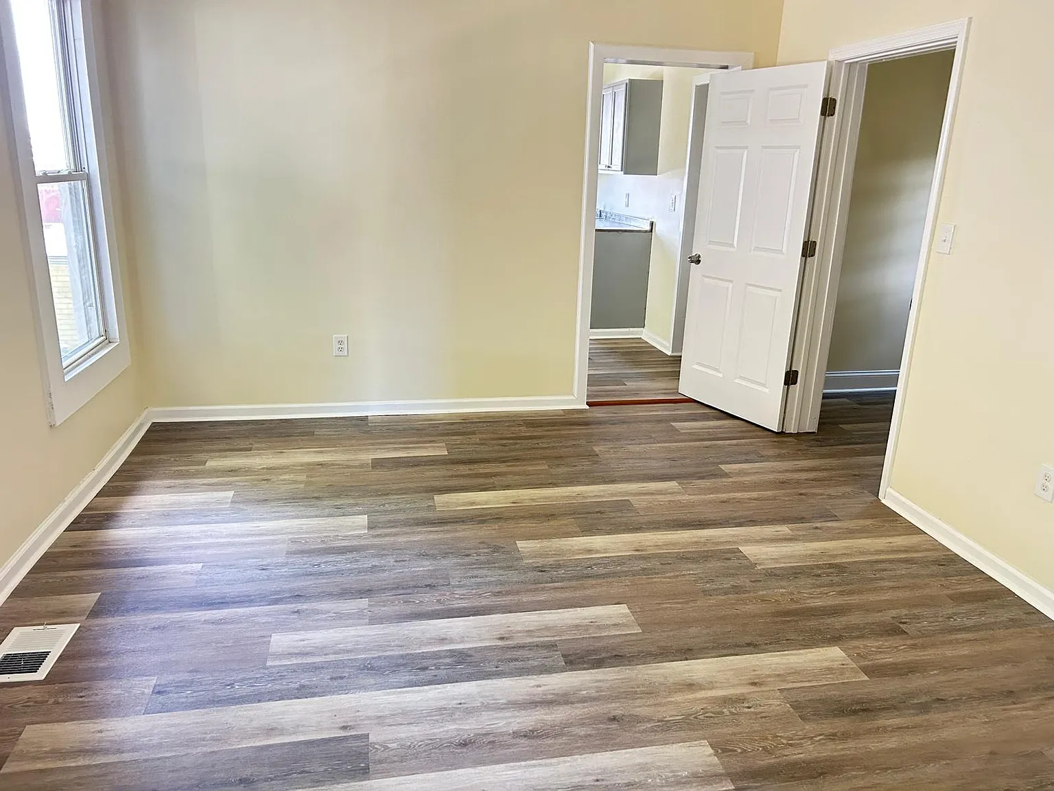1 bed, 1000 sqft, $1,400 — Photo 2