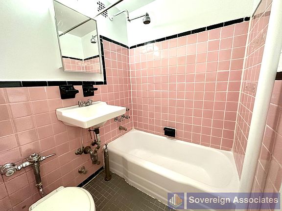5th image of 936 W End Ave APT F15
