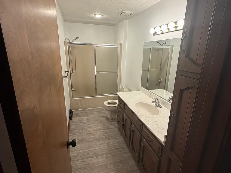 1105 NW Mock Ave #1 — Photo 2