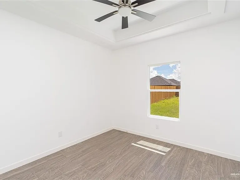 529 Country Club Dr — Photo 9