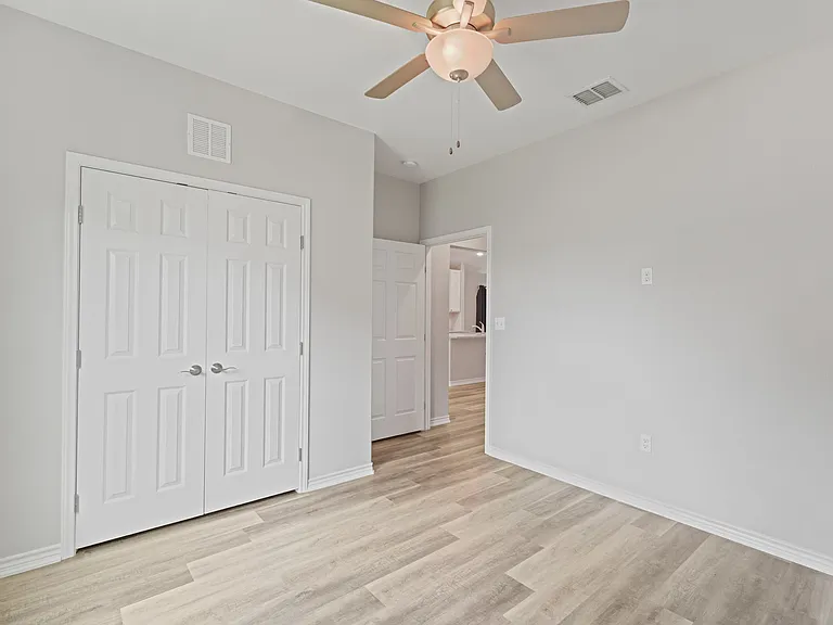 1941 Crestmont — Photo 11