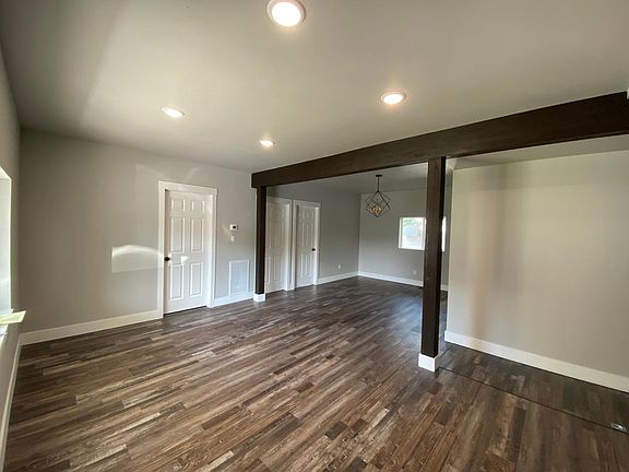 4th image of 117 S Ave W