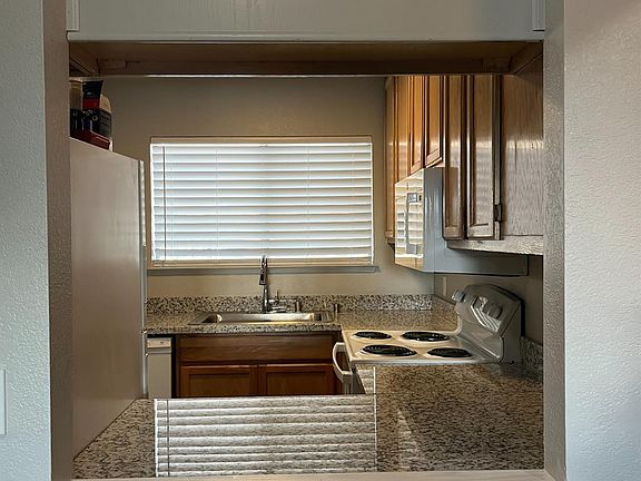 4th image of 718 Santa Alicia Drive