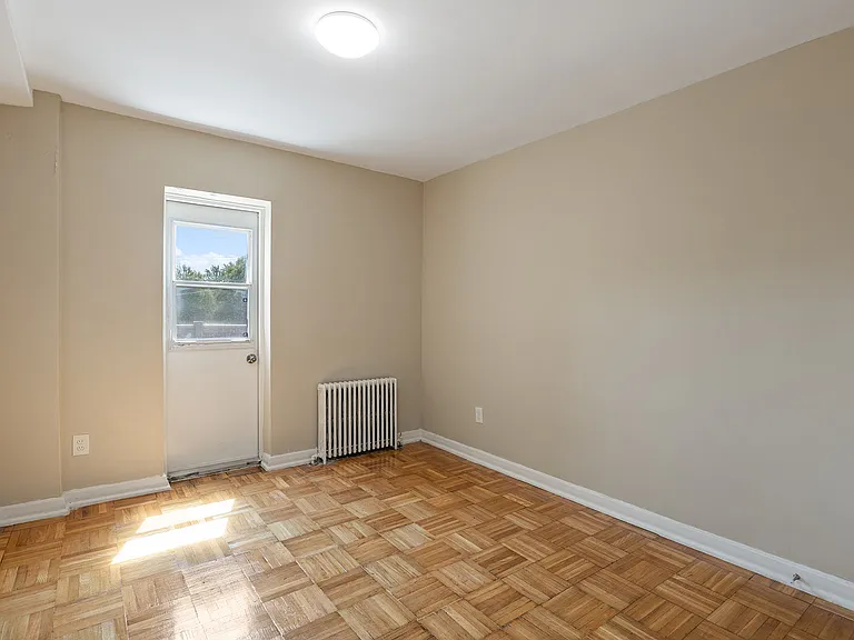 2890 Saint Clair Ave E — Photo 17