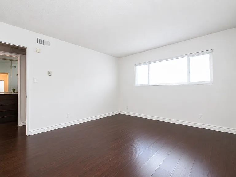 309 S Doheny Dr — Photo 8