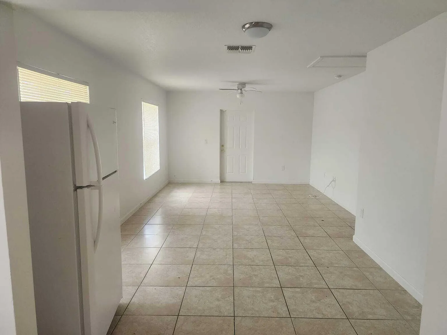 4 bed, 3.0 bath, 1888 sqft, $2,400 — Photo 2