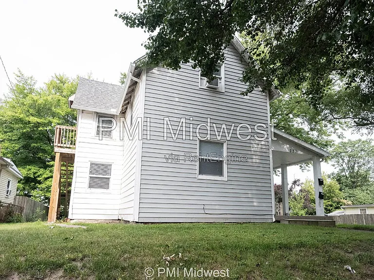 831 S Webster St — Photo 3