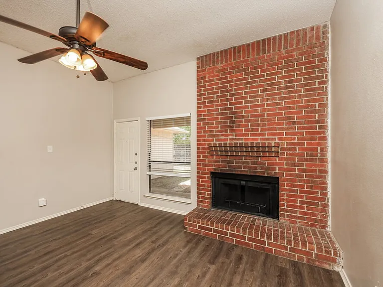 2605 Hartford Ln — Photo 5