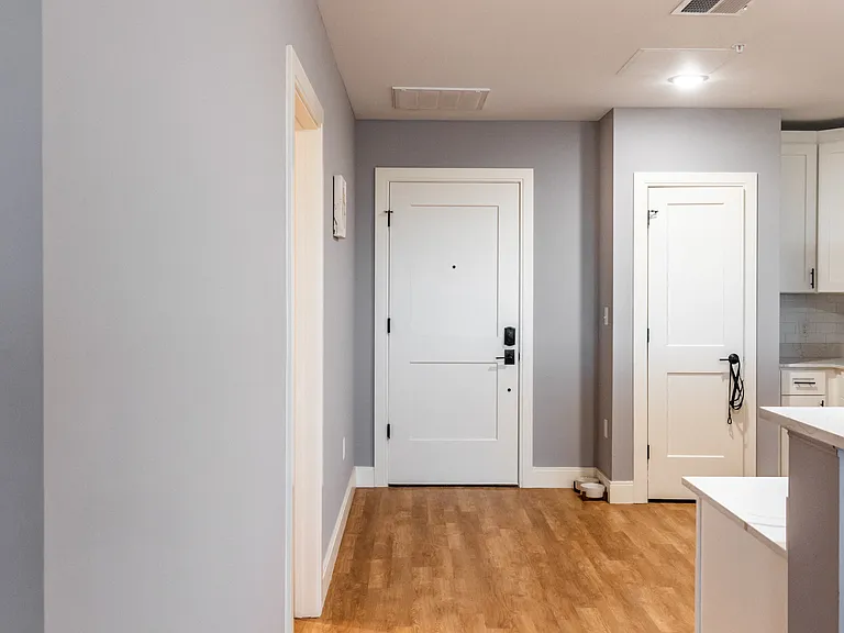 The Residence at 1000 Elm — Photo 7