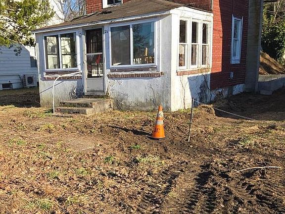 2nd image of 21 Rockville Rd